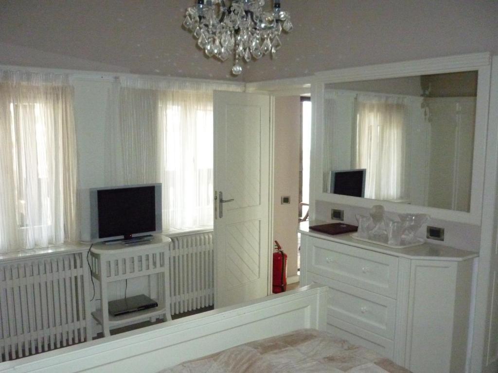 Vilele Lucia Luxury Mens Sana Sinaia Room photo